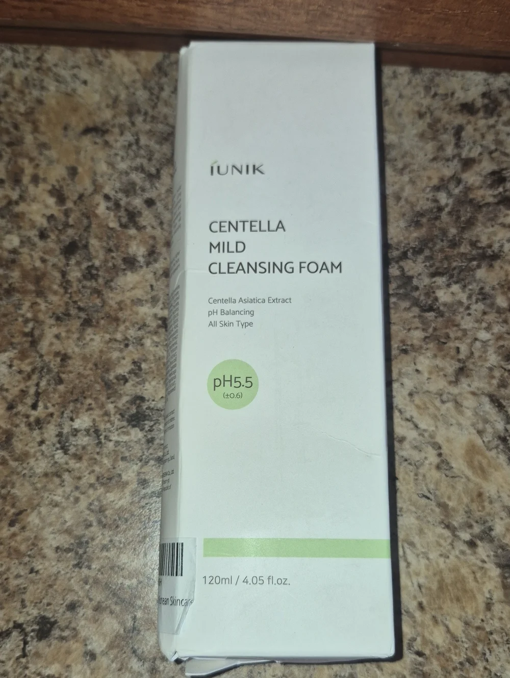 Unik Centella Mild Cleansing Foam – White & Light Green